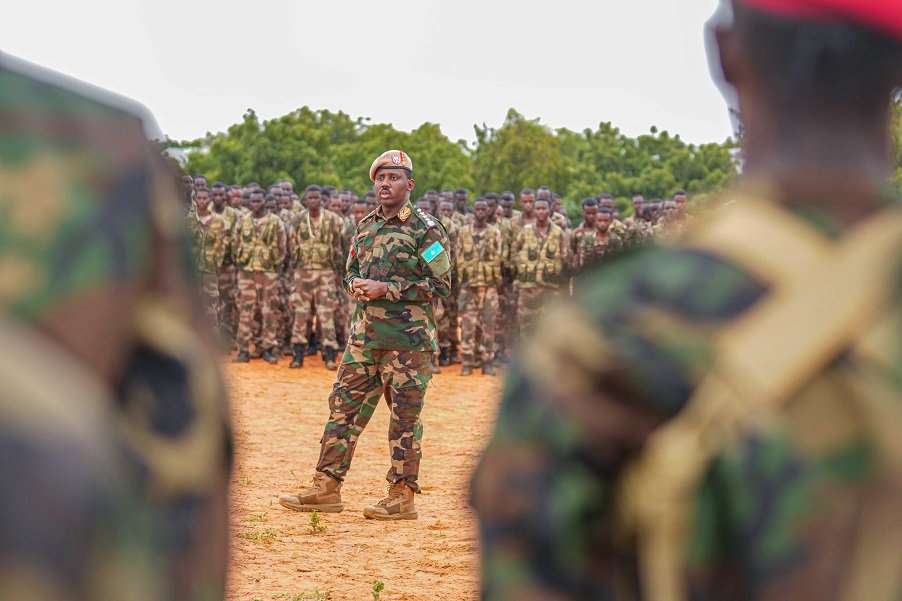 Taliyaha Xoogga oo dhex taagan Xerada Gorgor ee Muqdisho.jpg